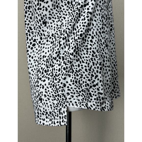 VINCE CAMUTO Scoop Neck Animal Print Short Sleeves Tee Medium Black & White - Picture 3 of 10